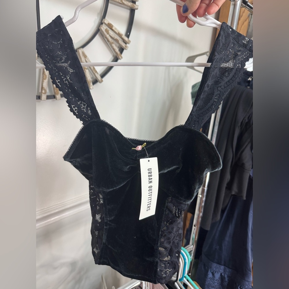 Urban outfitters Lana velvet tank - Picture 2 of 5